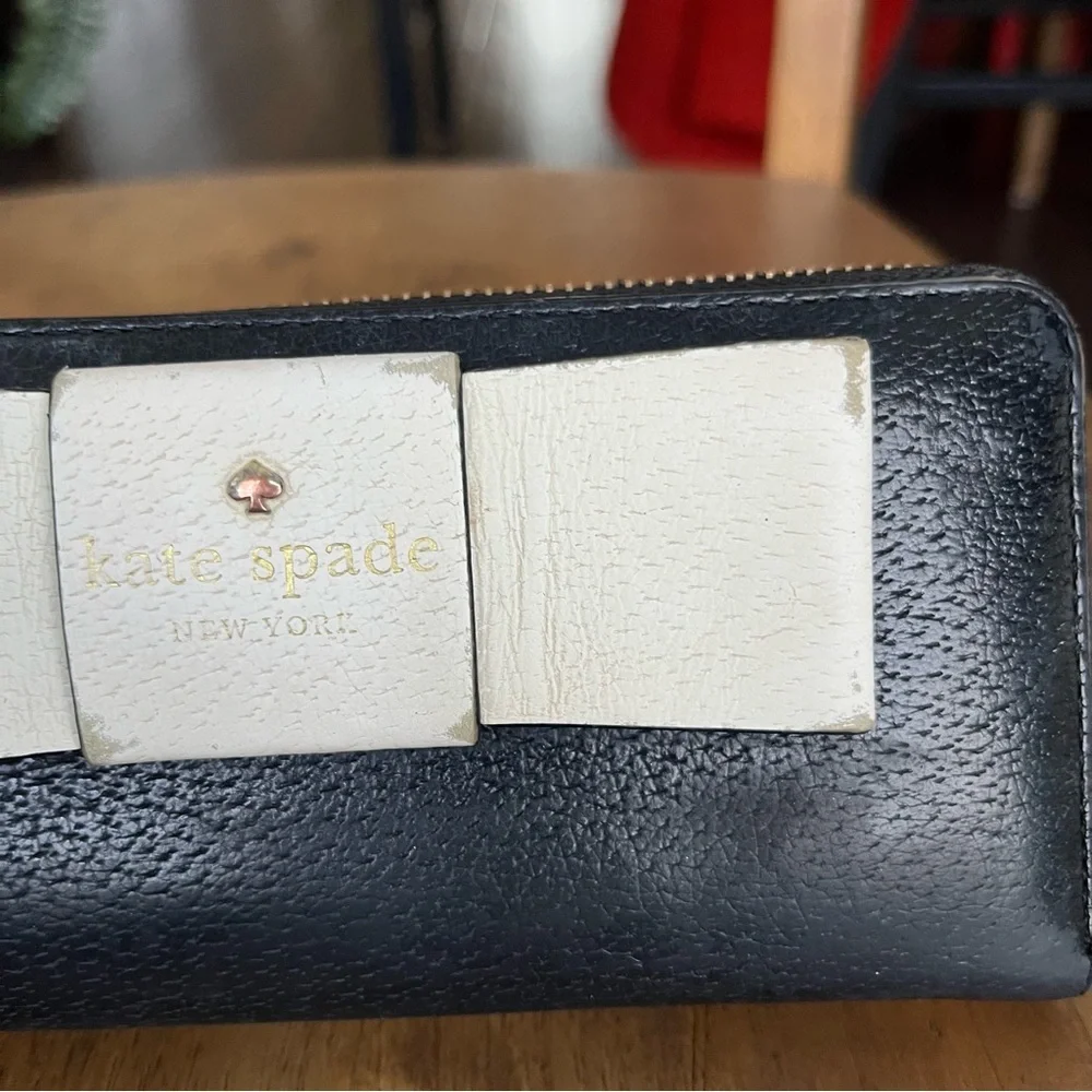 kate spade Matthews Street Nisha wallet